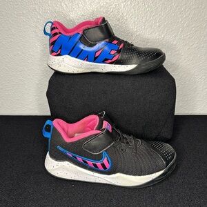 Nike Team Hustle Quick 2 youth sneakers